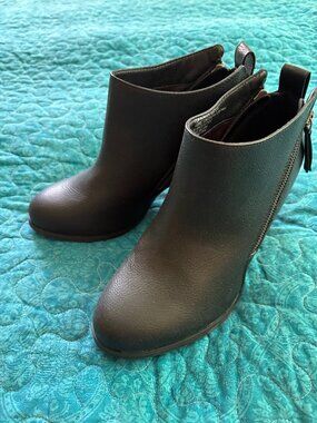 Torrid Black Faux Leather Side Zip Heel Bootie Women's Size 10WW. NWOT